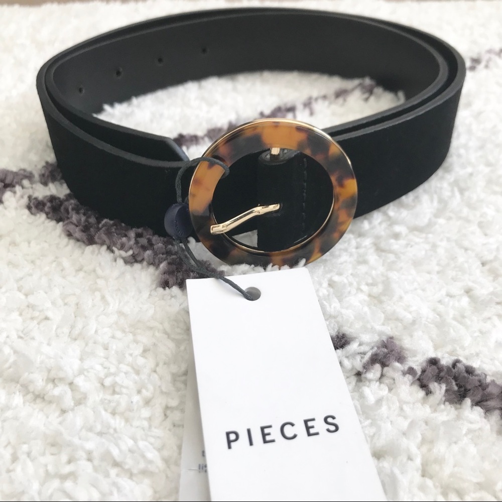 Tortoise Shell Circle Buckle Suede Belt